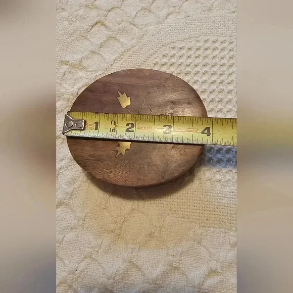 Vintage Handnade Wooden Box W/ Inlayed Brass Leaves​​​​​ - Picture 6 of 6